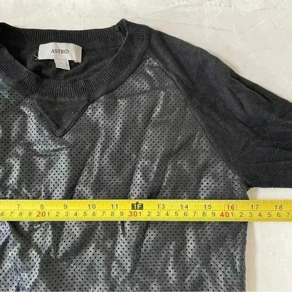 Lamb leather mixed media top long sleeves perforated leather sweater size S - Picture 3 of 9